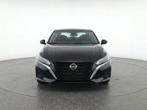 Used 2025 Nissan Altima 2.5 SV image 2