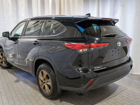 Used 2023 Toyota Highlander Bronze Edition image 4