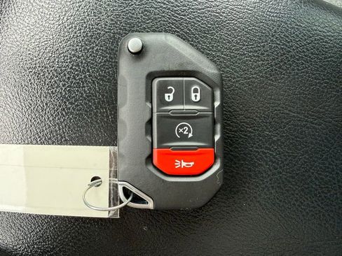 Used 2024 Jeep Wrangler Rubicon w/ Technology Group AWD/4WD image 27