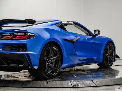 Used 2024 Chevrolet Corvette Z06 w/ Z07 Performance Package RWD image 28