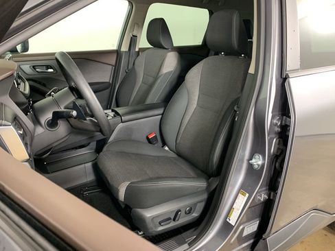 Used 2023 Nissan Rogue SV image 28