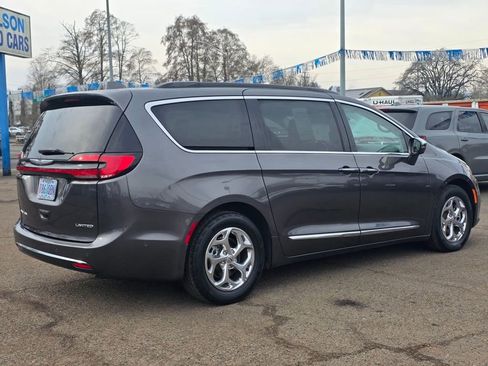 Used 2022 Chrysler Pacifica Limited image 34