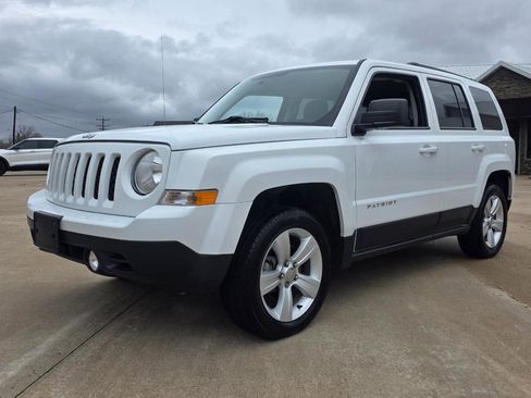 Used 2014 Jeep Patriot Latitude image 2