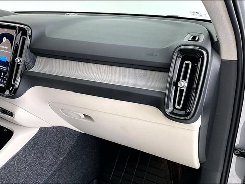 Used 2024 Volvo XC40 B5 Plus AWD/4WD image 20