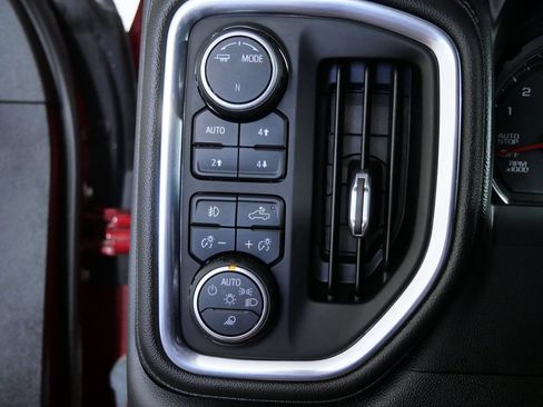 Used 2021 Chevrolet Silverado 1500 LTZ w/ Z71 Off-Road Package AWD/4WD image 21