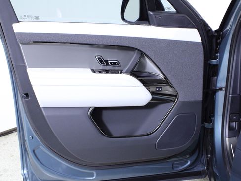 New 2026 Land Rover Range Rover Sport SE AWD/4WD image 15