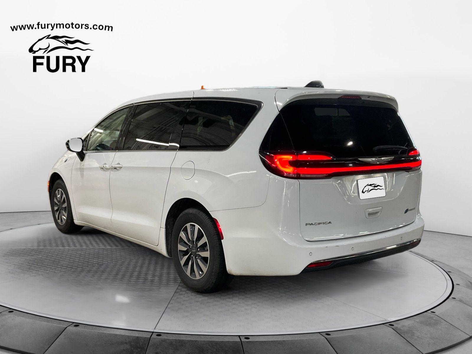Used 2024 Chrysler Pacifica Limited FWD image 6