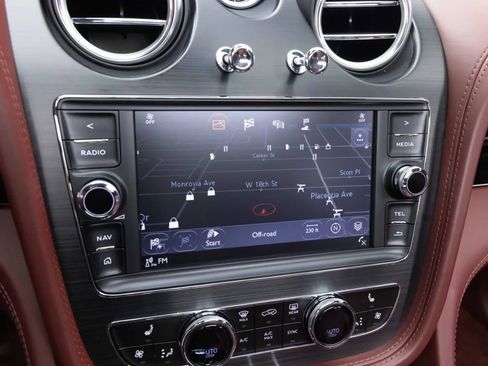 Used 2019 Bentley Bentayga AWD/4WD image 36