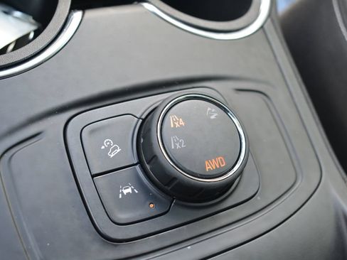 Used 2024 GMC Terrain SLE AWD/4WD image 17