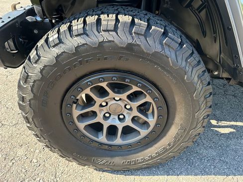 Certified 2022 Jeep Wrangler Unlimited Rubicon w/ Xtreme Recon 35" Tire Package AWD/4WD image 37
