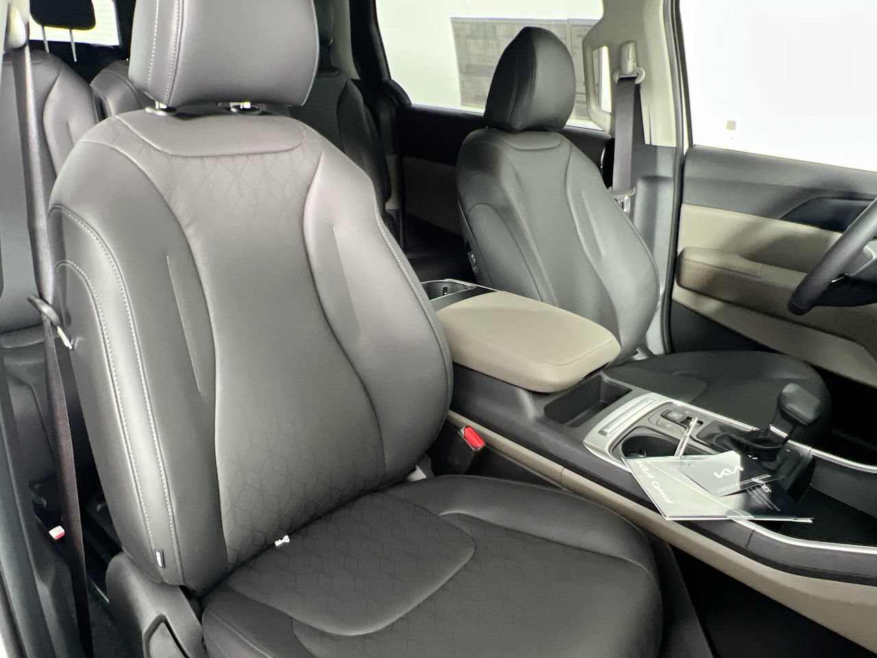 New 2026 Kia Carnival FWD image 32
