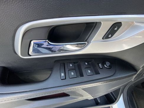 Used 2017 Chevrolet Equinox LS FWD image 21