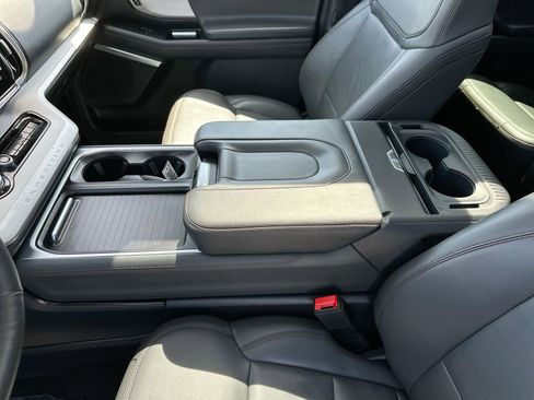 Used 2025 Ford Expedition Active image 22