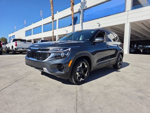 Used 2024 Kia Seltos EX FWD image 2