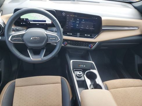 Certified 2025 Chevrolet Equinox ACTIV w/ Safety and Technology Package FWD image 12