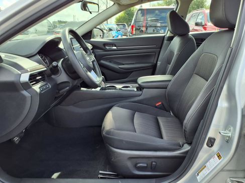 Used 2024 Nissan Altima 2.5 SV FWD image 17