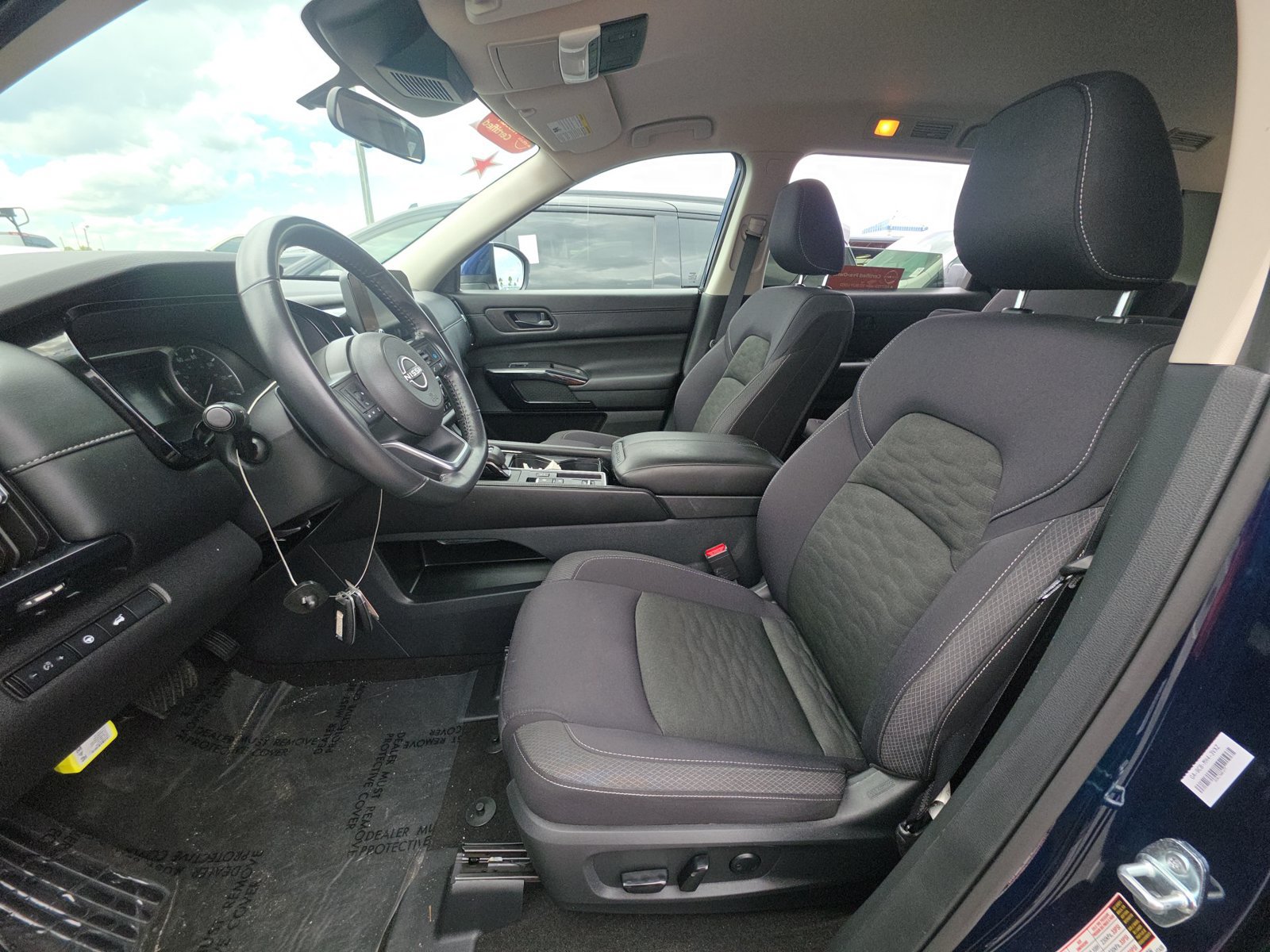 Used 2025 Nissan Pathfinder SV FWD image 5