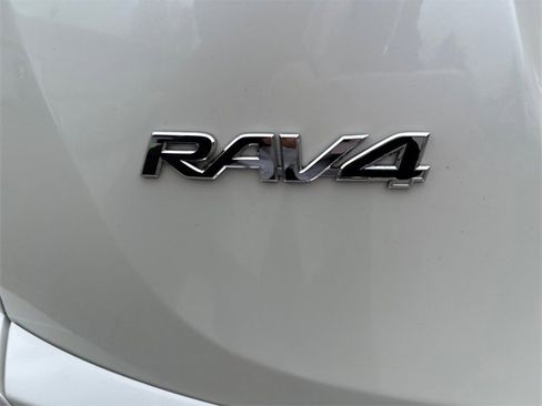 Used 2018 Toyota RAV4 Limited image 29