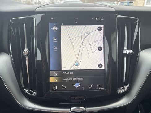 Used 2018 Volvo XC60 T6 Momentum w/ Convenience Package image 3