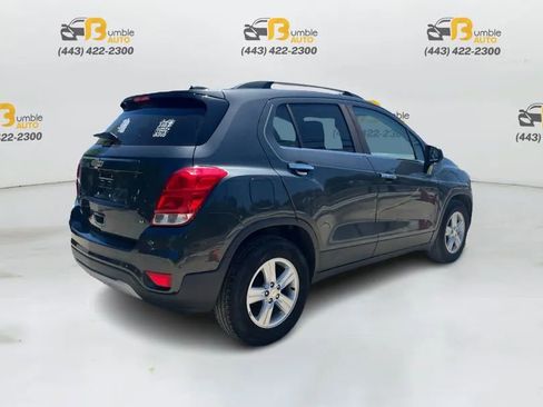 Used 2017 Chevrolet Trax LT w/ LT Convenience Package FWD image 5