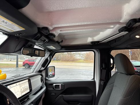 Used 2025 Jeep Wrangler Unlimited Sport image 24