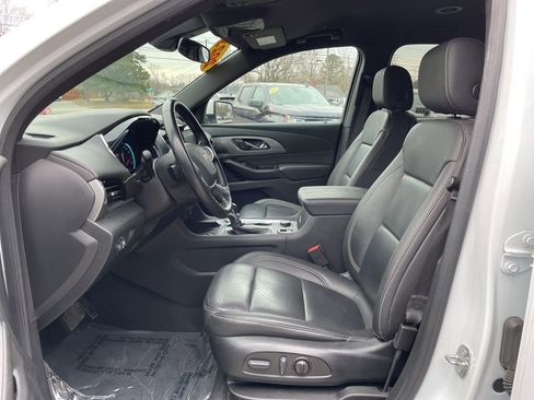 Used 2023 Chevrolet Traverse LT image 4