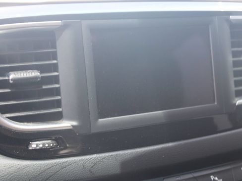 Used 2019 Chrysler Pacifica Touring-L FWD image 12