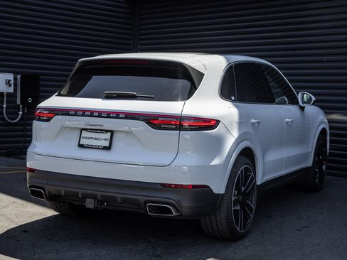 Certified 2023 Porsche Cayenne AWD/4WD image 8