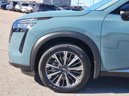 New 2026 Nissan Pathfinder Platinum image 6