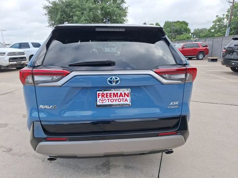 Used 2024 Toyota RAV4 XSE AWD/4WD image 5