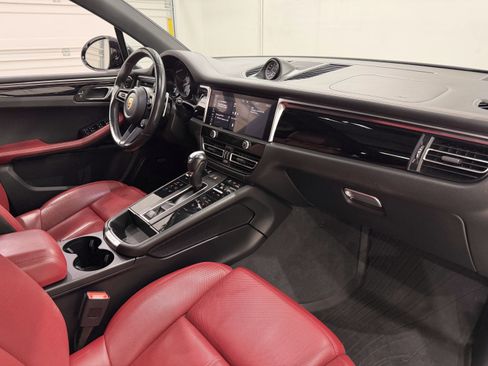 Certified 2023 Porsche Macan S AWD/4WD image 24
