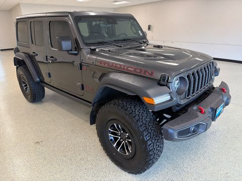 Used 2024 Jeep Wrangler Unlimited Rubicon w/ XTREMEE 35" Tire Package image 3