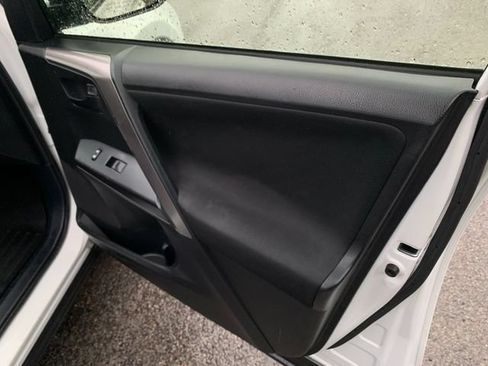 Used 2016 Toyota RAV4 LE AWD/4WD image 14