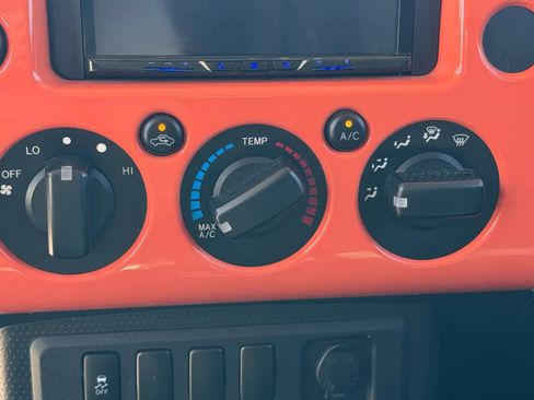 Used 2014 Toyota FJ Cruiser 4WD w/ Convenience Package image 23