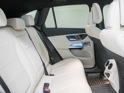 Used 2025 Mercedes-Benz GLC 350e 4MATIC image 27