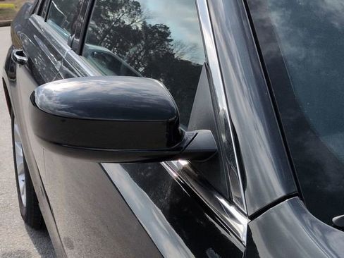 Used 2022 Chrysler 300 Touring image 11