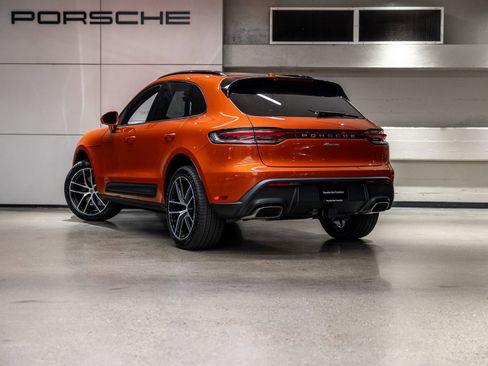 Certified 2025 Porsche Macan AWD/4WD image 3