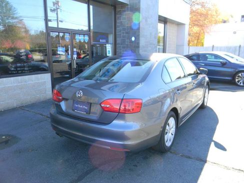 Used 2011 Volkswagen Jetta S image 5