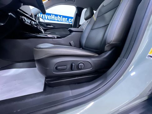 Used 2024 Chevrolet Trax ACTIV w/ Sunroof Package FWD image 13