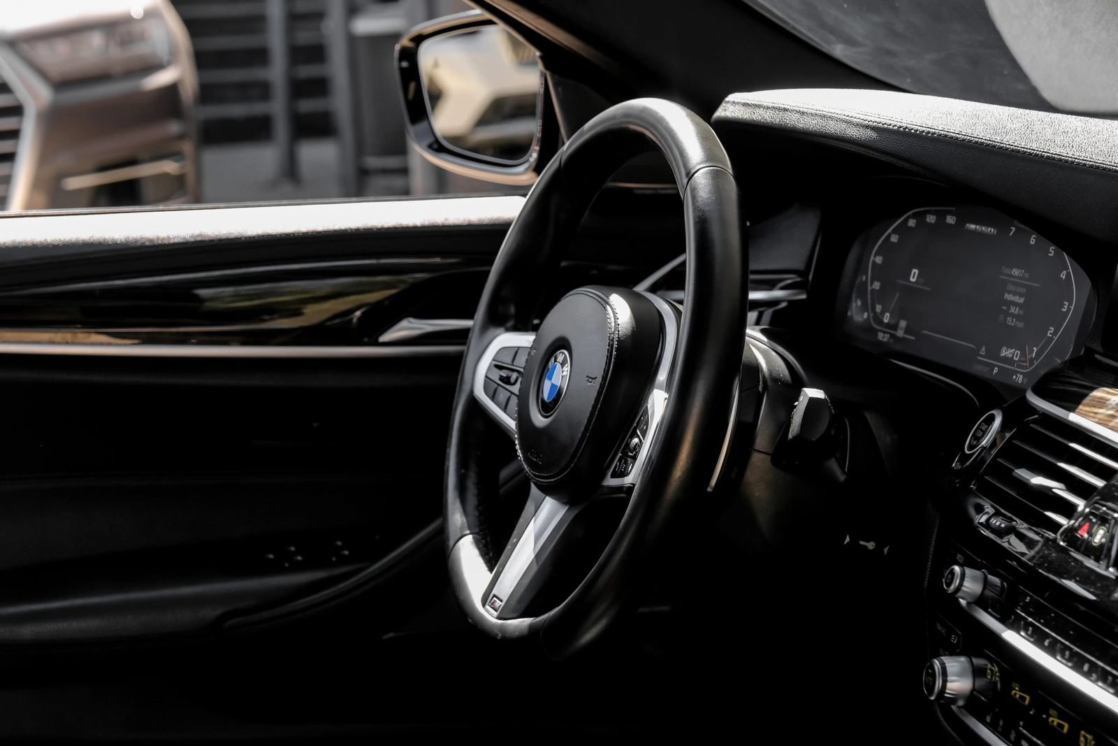 Used 2020 BMW M550i xDrive AWD/4WD image 17