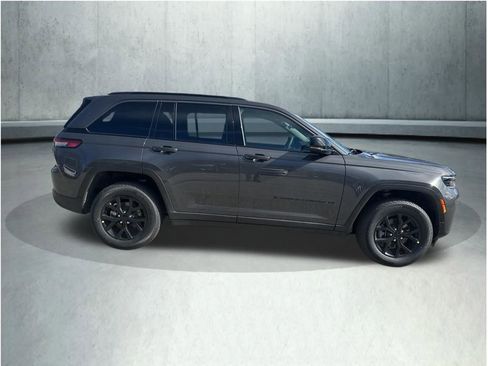 New 2026 Jeep Grand Cherokee Altitude AWD/4WD image 7