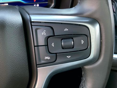 Used 2024 Chevrolet Suburban LT image 21