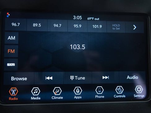 Used 2019 Jeep Cherokee Latitude Plus w/ Cold Weather Group FWD image 33