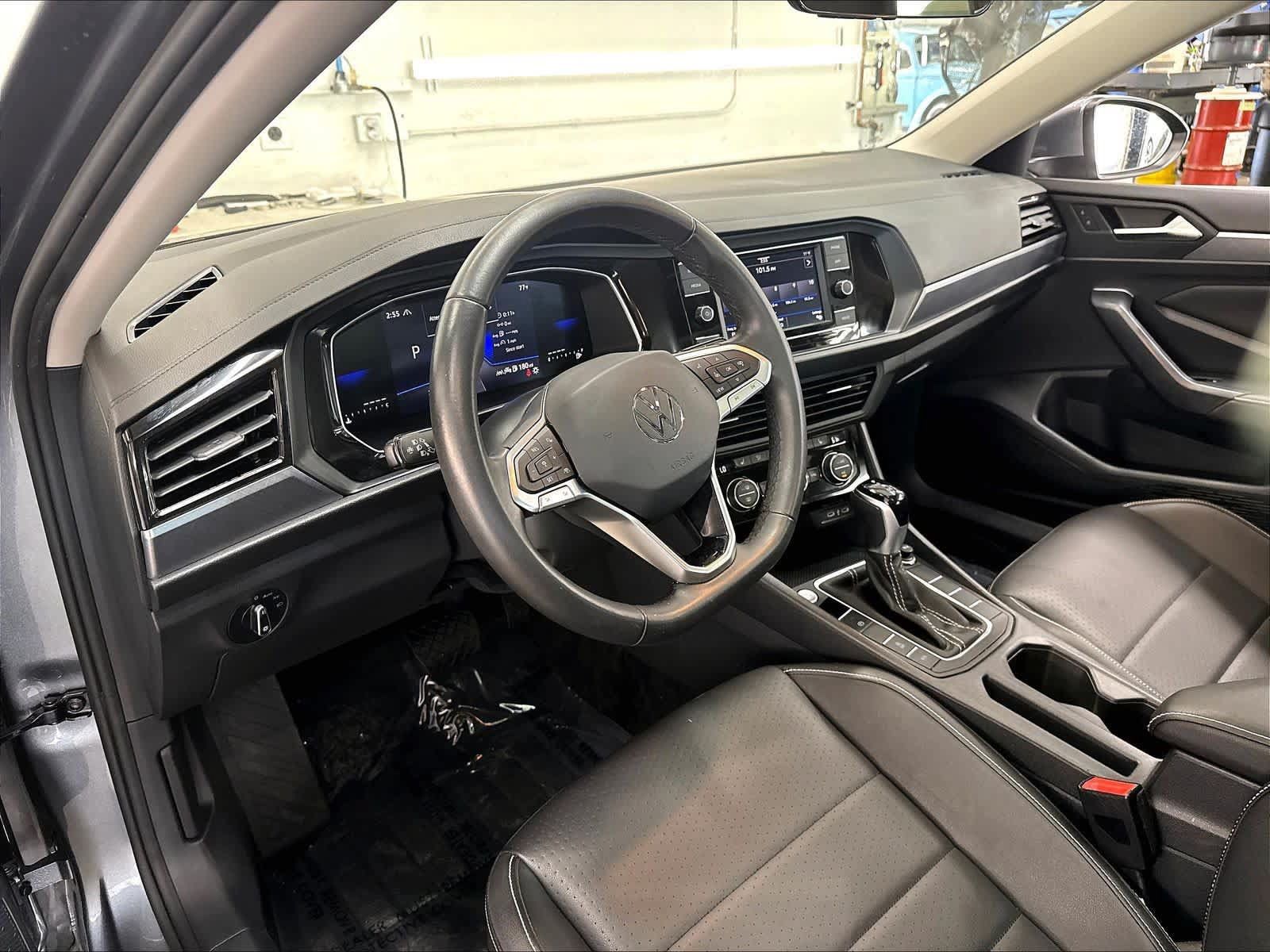 Used 2024 Volkswagen Jetta SE w/ Panoramic Sunroof Package FWD image 19