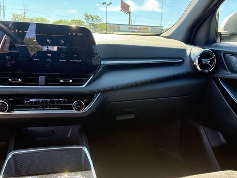 Used 2025 Chevrolet Equinox LT image 35