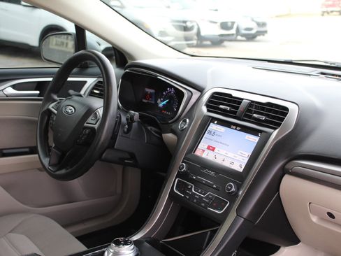 Used 2019 Ford Fusion SE image 14