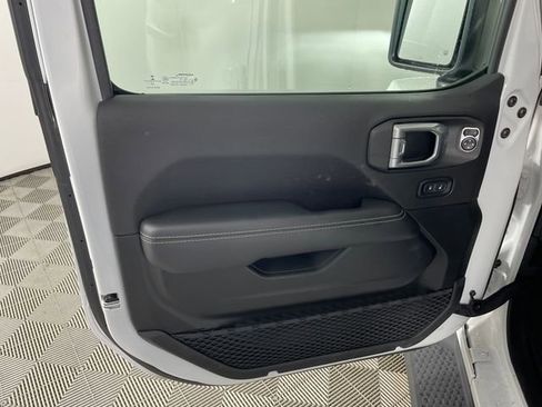 Used 2023 Jeep Wrangler Unlimited Sahara w/ Cold Weather Group AWD/4WD image 13