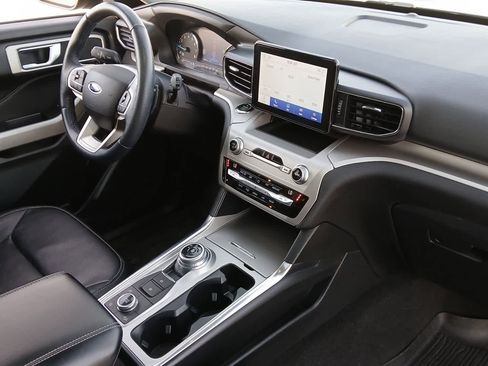 Used 2020 Ford Explorer XLT w/ Equipment Group 202A image 55