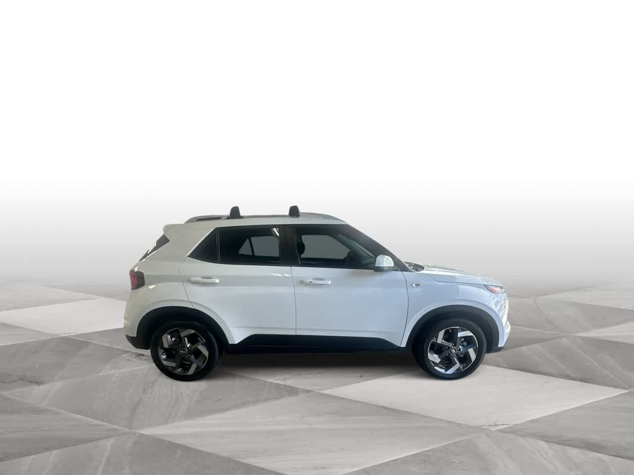 Used 2024 Hyundai Venue SEL FWD image 9