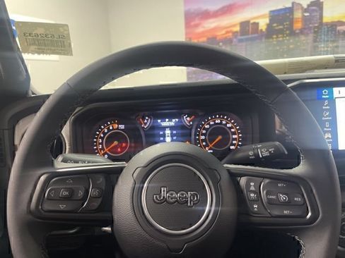 New 2025 Jeep Gladiator Sport AWD/4WD image 11
